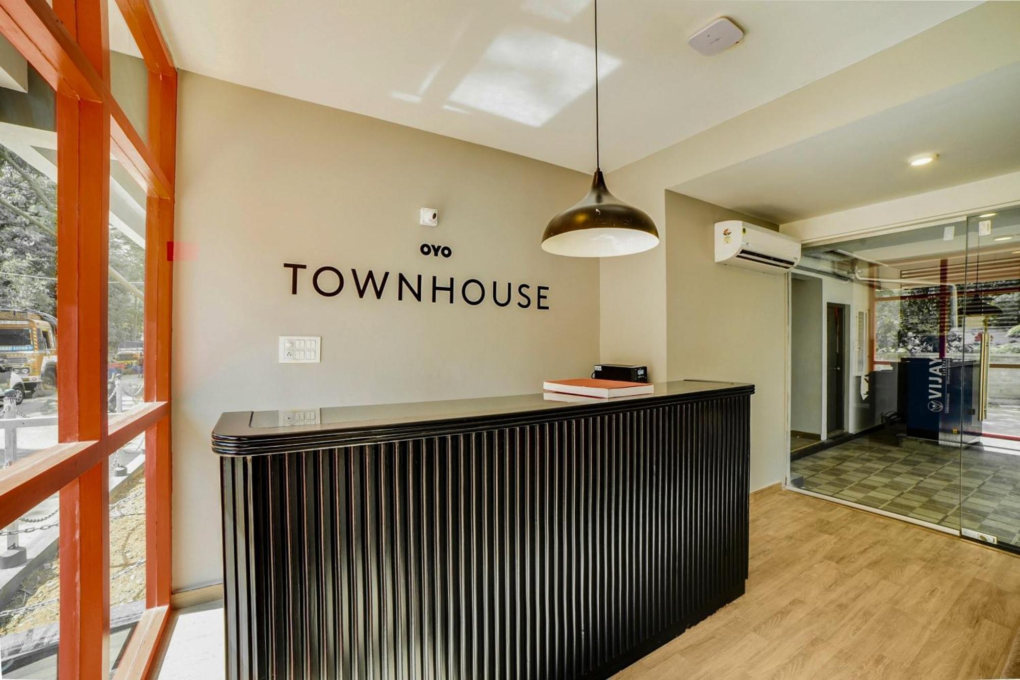 Townhouse Sarvar Hospitality Near Ascendas Park Square Mall Бангалор Экстерьер фото